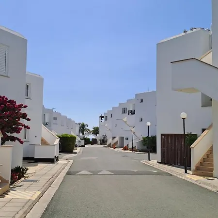 Апартаменты Yialos Cozy Beach House Ларнака