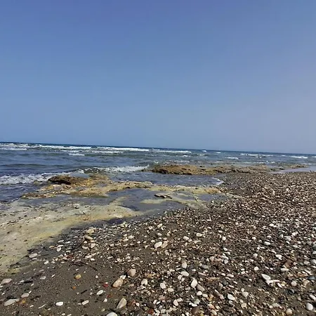 Yialos Cozy Beach House * Ларнака